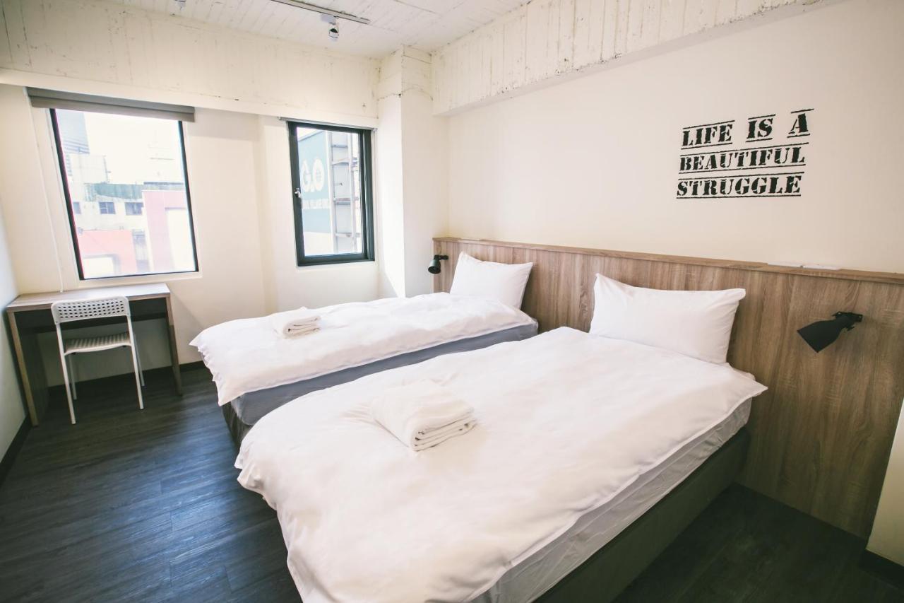 Stray Birds Taichung Hostel Exterior photo